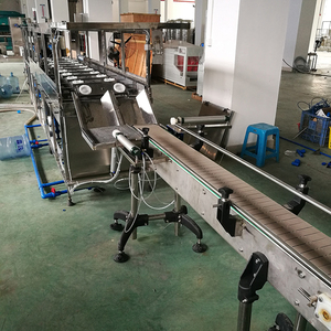 Máquina Integrada de Llenado y Tapado de Botellas de Agua de 3/5 Galones, Neumática, Semiautomática, Venta al Por Mayor de Fábrica - Product Image 3