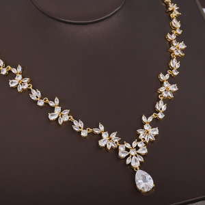 RAKOL SP3162 Parure Hawaïenne de Luxe en Laiton Plaqué Or avec Zircon Cubique, Boucles d'Oreilles et <span class=keywords><strong>Collier</strong></span> Tendance pour Femme, Idéale pour Mariage, Fiançailles et Fêtes - Product Image 4