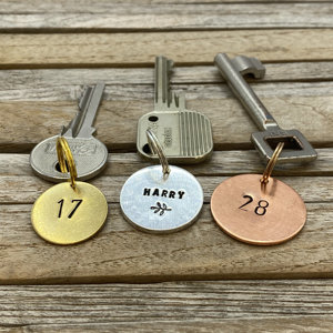 Laser Khắc Kim Loại Keychain Brass 3D Men <span class=keywords><strong>Spinner</strong></span> <span class=keywords><strong>Fidget</strong></span> Quà Tặng Regalo Toàn Cầu Châu Âu Úc Chất Lượng Cao Cổ Điển Thanh Kiếm - Product Image 4