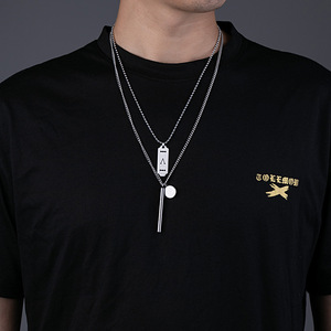 Un conjunto de collares minimalistas de estilo unisex con un diseño geométrico mate único, perfecto para un look versátil y artístico. - Product Image 2