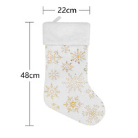 Vente en gros de bas de Noël en peluche flocon de neige sac cadeau bas de Noël suspendu en fausse fourrure blanche avec paillettes flocon de neige