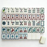 Jeu de Mahjong américain de luxe personnalisé en acrylique sculpté, 160 tuiles, ensemble blanc exquis pour 4 joueurs, idéal pour les voyages en famille et les fêtes