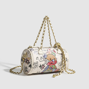 Cartoon Doodle Bear borsa a tracolla da donna catena in metallo Mini borsa a cilindro in pelle di alta qualità adorabile <span class=keywords><strong>portafoglio</strong></span> <span class=keywords><strong>bambina</strong></span> - Product Image 3