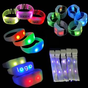 Bracelets LED à changement de couleur activés par le son pour festival de musique, bracelets lumineux LED clignotants réglables, bracelet lumineux LED - Product Image 2