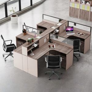 Bureau <span class=keywords><strong>de</strong></span> travail moderne en forme <span class=keywords><strong>de</strong></span> L pour 4 postes, table d'ordinateur pour 4 à 6 personnes. Table d'ordinateur pour <span class=keywords><strong>employé</strong></span>. - Product Image 1