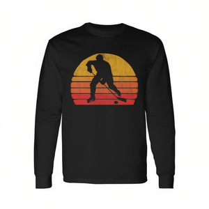 Camiseta de manga larga retro vintage Hockey Attacker, diseño deportivo unisex con cuello redondo - Product Image 2