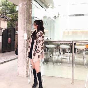 Suéteres de punto con estampado de leopardo para mujer, estilo coreano, cuello en V, grueso, cárdigan con botones, para otoño e invierno - Product Image 4