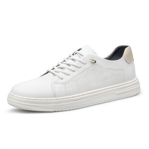 Zapatos de otoño para hombre, con puntera de cuero vacuno, transpirables, con pequeños orificios, nuevos, ligeros, casuales, blancos, deportivos, de caña baja, con suela de goma. - Product Image 1
