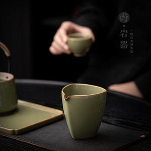 Taza de Cerámica para Té, Diseño Triangular Retro de Porcelana con Esmalte Verde Bambú, Juego de Té Kung Fu sin Tapa, Condado de Dehua - Product Image 3