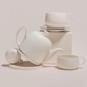 Kreatif desain sederhana warna solid glossy porselen perlengkapan minum cangkir pernikahan sore keramik pot teh kopi set