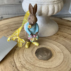 Décoration suspendue en résine de lapin de Pâques, faite à la main, peinte à la main, ornements de lapin pastel - Product Image 4