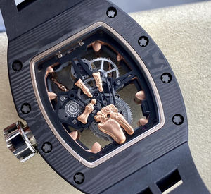 Reloj Tourbillon Personalizado con Diseño de Mano del Diablo, Caja de Carbono en Capas, Esfera Esqueletizada, Detalles en Oro de 18K, Reloj Mecánico - Product Image 4