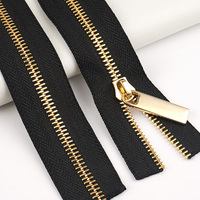 Vente en gros de 5 couleurs vives et bon marché #   Rouleau de fermetures éclair pour vêtements # 5 Fermetures éclair métalliques à dents en laiton, ruban de fermeture éclair personnalisé, 5 fermetures éclair longues en métal pour sac