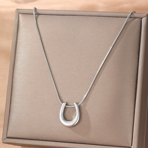Collier minimaliste en chaîne serpent Argent Bijoux pour hommes Acier inoxydable Pendentif en forme de U 2025 pour femmes Colliers ALN2512542 - Product Image 3