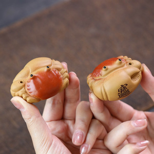 Porta Incienso de Cerámica Lucky Crab, Mini Mascota de Té para la Riqueza y la Prosperidad, Origen Dehua - Product Image 1
