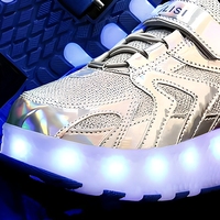 Nouvelles Chaussures à Roulettes 2026 pour Enfants, Design Tendance, Semelle de Skateboard avec Roulettes et Lumières LED, Chaussures de Roller de Course pour Enfants