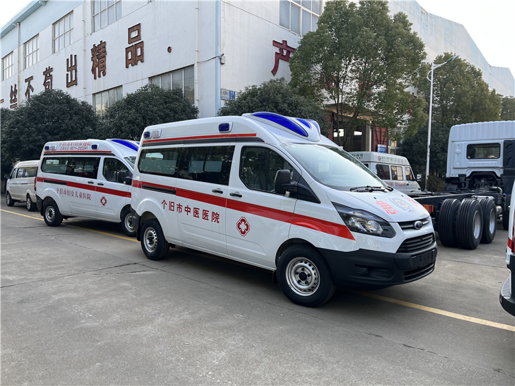 2023年ホットセール中国製救急車4x2車両救急車6人乗りモニタリング