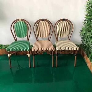 Table et chaises d'extérieur pour la cour de la villa; <span class=keywords><strong>terrasse</strong></span> du café; chaise en osier rétro française dans une garde extérieure - Product Image 5