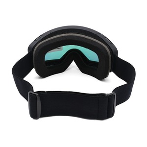 Gafas de Esquí Antivaho con Lentes de PC para Deportes de Invierno al Aire Libre para Todos - Product Image 3