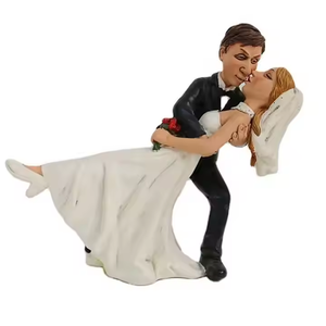 Artesanías de resina para recuerdo figuritas de pareja de boda personalizadas estatua de amantes del humor escultura de novia y novio para decoración mariage - Product Image 2