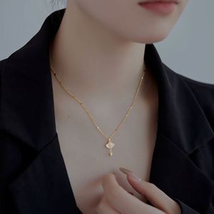 Collar con Colgante de Hoja de Ginkgo de Plata de Ley 925 y Oro de 18K de Alta Calidad y Diseño Moderno para Mujer, con Diamantes de Circonia 5A - Product Image 5