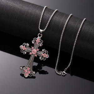 Collana di Lusso con Ciondolo a Croce Traforato, Pendente con Cristalli Colorati e Strass per Uomo e Donna - Product Image 3