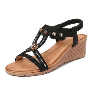 Nouvelles sandales à diamants de mode européenne et américaine, édition coréenne, talon compensé épais, chaussures pour femmes, confortables et douces - Product Image 3