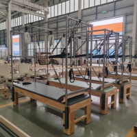 Cama Reformer de Pilates Clásica de Roble de Alta Calidad Highwind Professional con Trapeze Combinado para Estudio