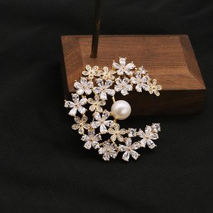 Broche de Perlas Cultivadas de Lujo Chapado en Oro para Regalo del Día de la Madre, Regalo de Cumpleaños, para Abuela, Esposa, Joyería Elegante - Product Image 1