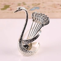 Ensemble de cuillères et fourchettes de luxe en acier inoxydable Silver Swan, durables et compatibles lave-vaisselle, pour la présentation de fruits lors de fêtes
