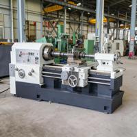 Machine à fileter les tuyaux polyvalente Q1332, tour manuel, idéale pour le tournage et la découpe de métaux dans le secteur pétrolier.