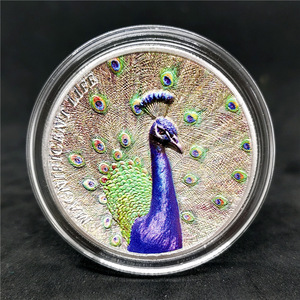Pavone monete d'argento Elizabeth II 1 dollari placcato di colore moneta in capsula - Product Image 2