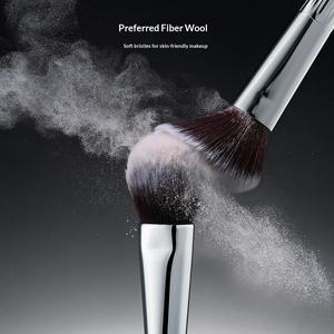 Set di 13 Pennelli per Trucco Viso e Occhi con Manico in Plastica e Setole Sintetiche Cruelty-Free con Logo Stampato 2026 - Product Image 4