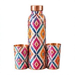 Botella de Agua Bohemia de Cobre con Tapa y 2 Tazas a Juego, Diseño Ikat, Set de Bebidas de Viaje - Product Image 1
