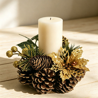 Support de couronne de Noël pour bougie pilier, centre de table avec pommes de pin, baies et verdure artificielle, décoration de table pour les fêtes