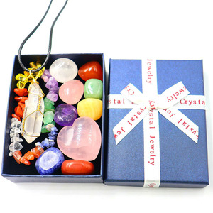 2022 Hot Selling Spiritual Meditation Crystal Heart Healing Crystal 7 Chakra Tumbling Stone Box Set
