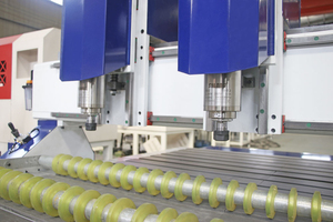 Enrutador de madera CNC de doble cabezal de fábrica china con <span class=keywords><strong>ejes</strong></span> de control independientes dobles y rodillos de presión de doble barra - Product Image 3