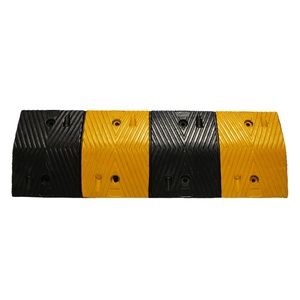 Protezione del pavimento del cavo <span class=keywords><strong>in</strong></span> <span class=keywords><strong>gomma</strong></span> rampa Speed Bump Guard copertura stradale Speed Bump Ramps Heavy Duty Rubber Traffic Calming - Product Image 1