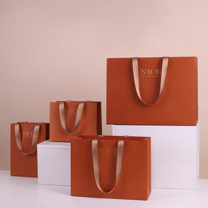 Sacs en carton noir et brun personnalisés, impression de logo de luxe en feuille d'or, sacs de shopping réutilisables, sacs d'exposition laminés recyclables - Product Image 3