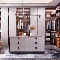 Armoire de chambre Lesso avec éclairage LED en verre, îlot de rangement et coiffeuse pour dressing ou dressing intégré de villa