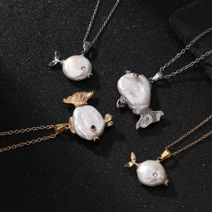 Serie Ocean, joyería para mujer, collar de pez payaso, collar de cadena de clavícula de pez beso de perla anisotrópica barroca Natural - Product Image 1