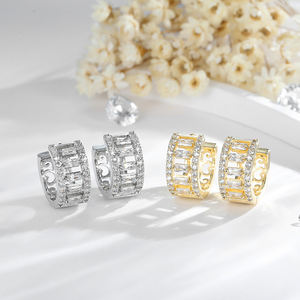 2025 nouvelle usine en gros de haute qualité à la mode 14K plaqué or laiton Zircon cerceaux boucles d'oreilles bijoux pour la fête - Product Image 1