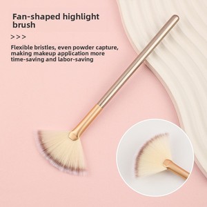Brocha de Maquillaje para Iluminar, Fibra de Nylon, Mango de Madera, Color Dorado Champán, Brocha para Iluminador Facial, Brocha de Salón de Belleza - Product Image 2