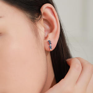 ต่างหูเงินแท้ S925 รุ่นปรับแต่งได้ ประดับเพทายสีน้ำเงินและสีเขียวทรงมาร์คีส์ ดีไซน์โค้งมน - ของขวัญวันครบรอบสำหรับผู้หญิง - Product Image 2