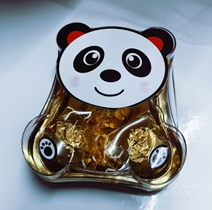 Ensemble cadeau de chocolats de luxe en forme de panda dans une boîte en acrylique - Product Image 4