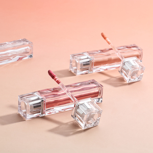 Brillo Labial Hidratante Transparente de Alta Gama en 136 Colores, Personalizable con Logotipo, Aroma a Frutas, Acabado Cremoso, OEM - Product Image 4