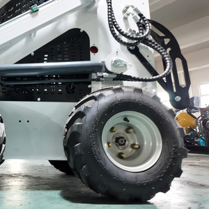 لودر انزلاقي التوجيه مع شحن مجاني، محرك ديزل قوي معتمد من الاتحاد الأوروبي ووكالة حماية البيئة الأمريكية، محرك كوبوتا، لودر بعجلات للبيع - Product Image 6