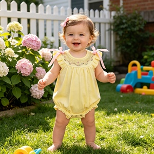 SR3561 rts Mono de bebé niña amarillo liso con bordado, conjunto de burbujas para bebé, de algodón y spandex - Product Image 1