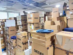 Compatibile con array Schottky a doppia serie DIODE BAT54SW-7-F, adatti per circuiti di controllo industriale e elettronica portatile. - Product Image 4