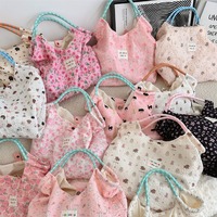 Tas Tangan Kelinci Kartun Embos untuk Wanita, Tas Kanvas Selempang dengan Kancing Magnet